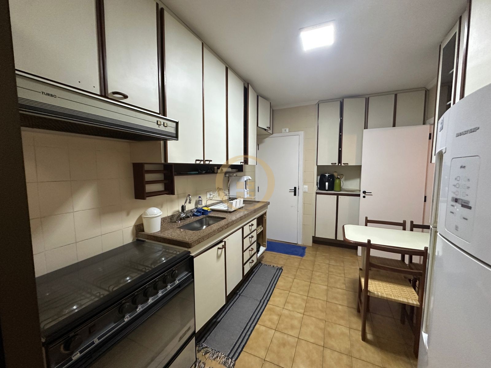 Apartamento na Praia das Pitangueiras, Guarujá - SP