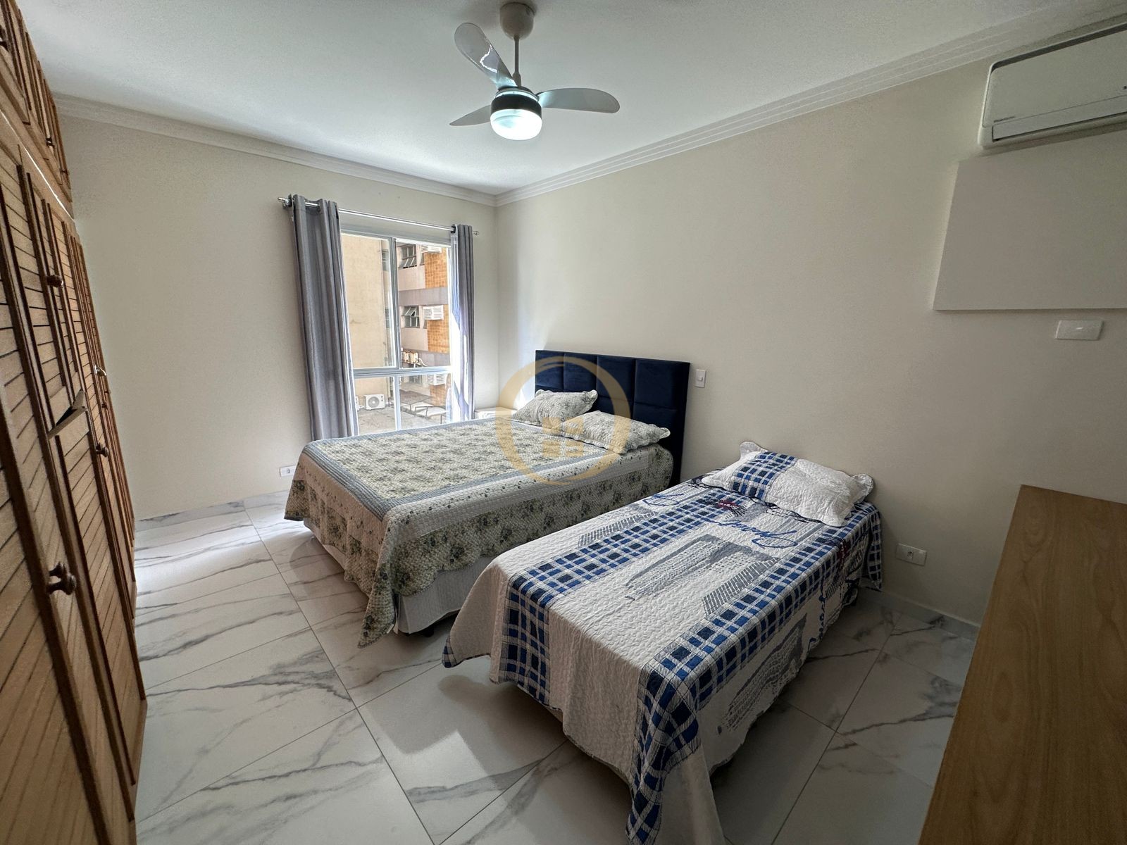 Apartamento na Praia das Pitangueiras, Guarujá - SP