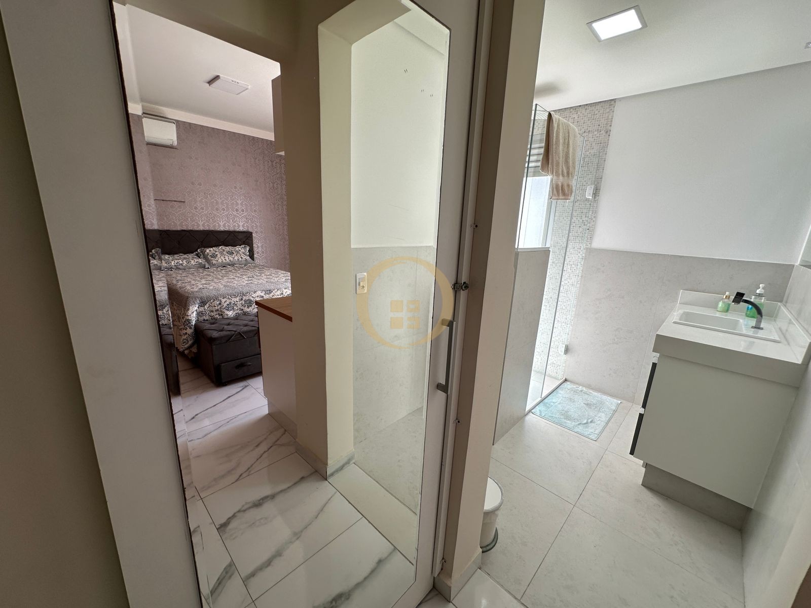 Apartamento na Praia das Pitangueiras, Guarujá - SP
