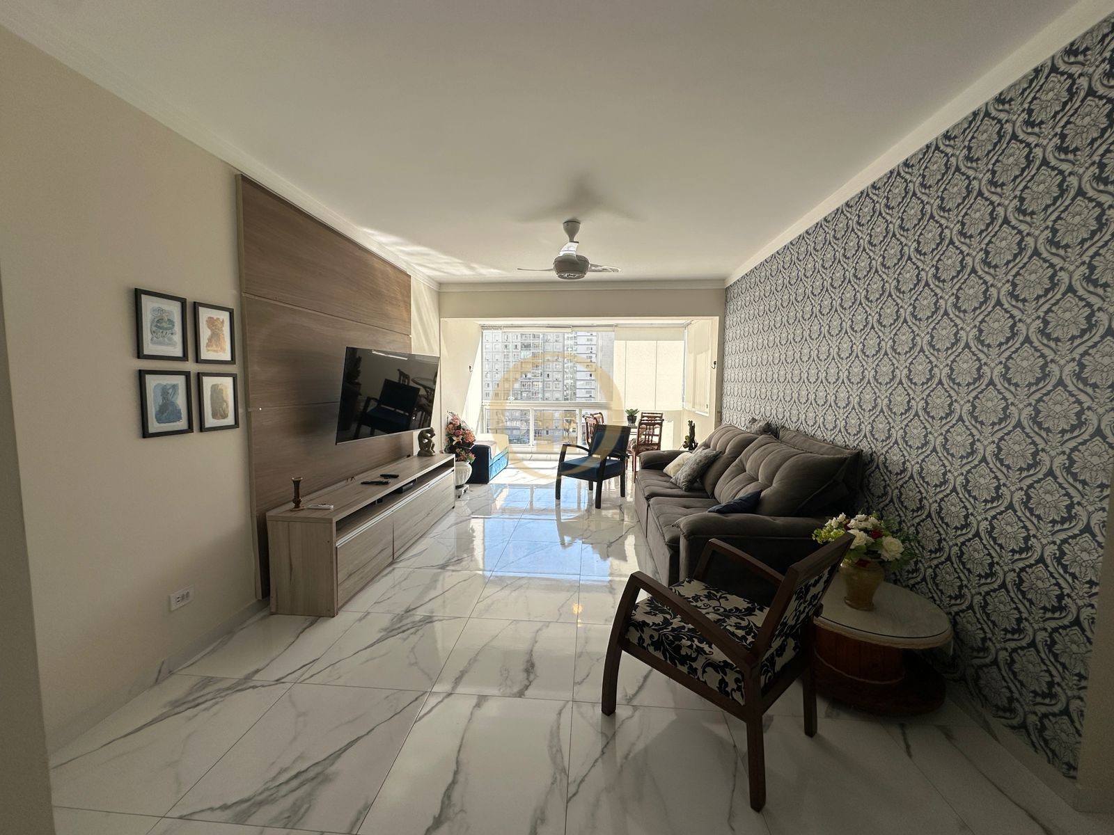 Apartamento na Praia das Pitangueiras, Guarujá - SP