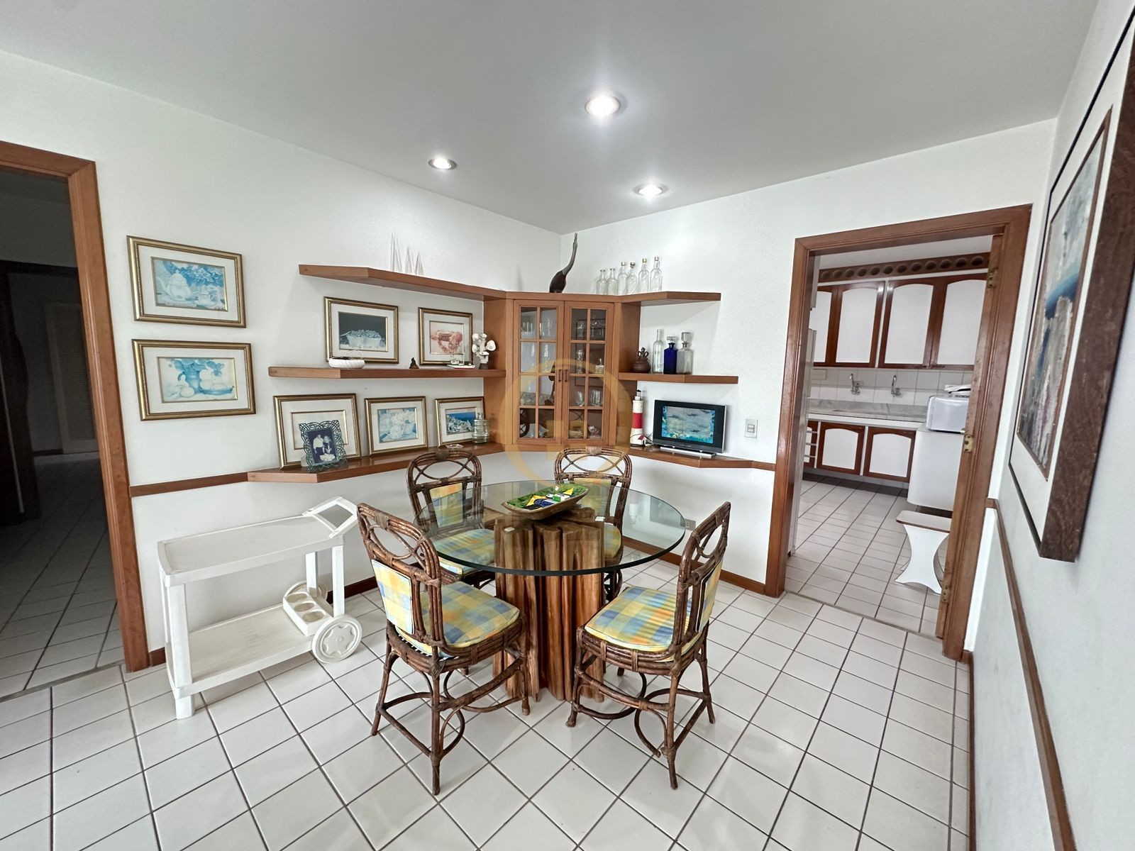 Apartamento Frente ao Mar nas Pitangueiras, Guarujá - SP