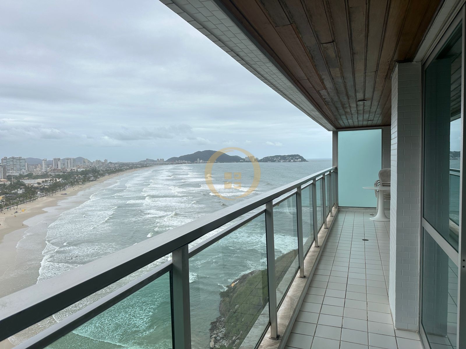 Apartamento Frente ao Mar nas Pitangueiras, Guarujá - SP