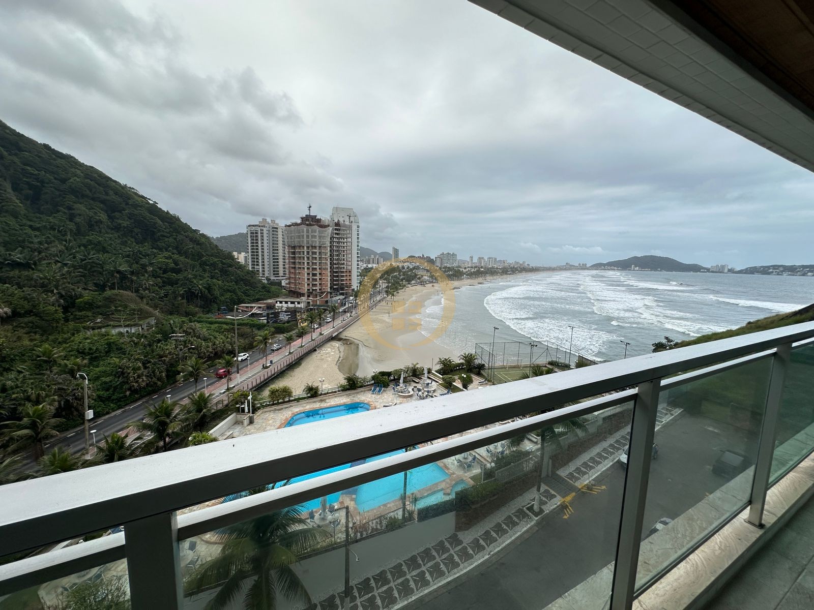 Apartamento Frente ao Mar nas Pitangueiras, Guarujá - SP