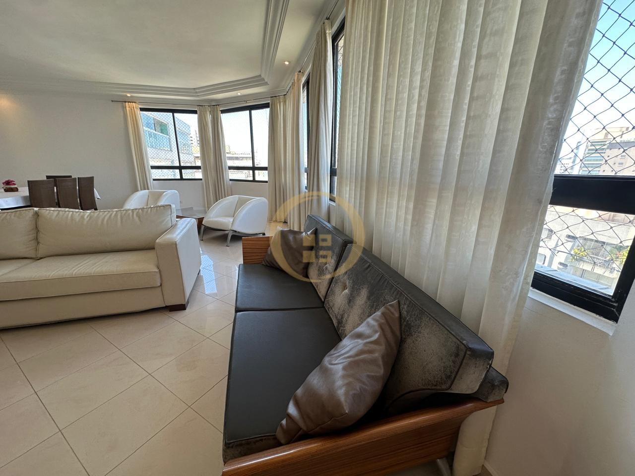 Apartamento na Praia das Pitangueiras, Guarujá - SP