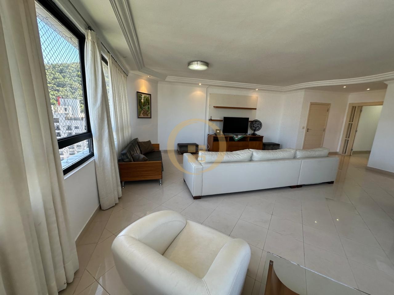 Apartamento na Praia das Pitangueiras, Guarujá - SP