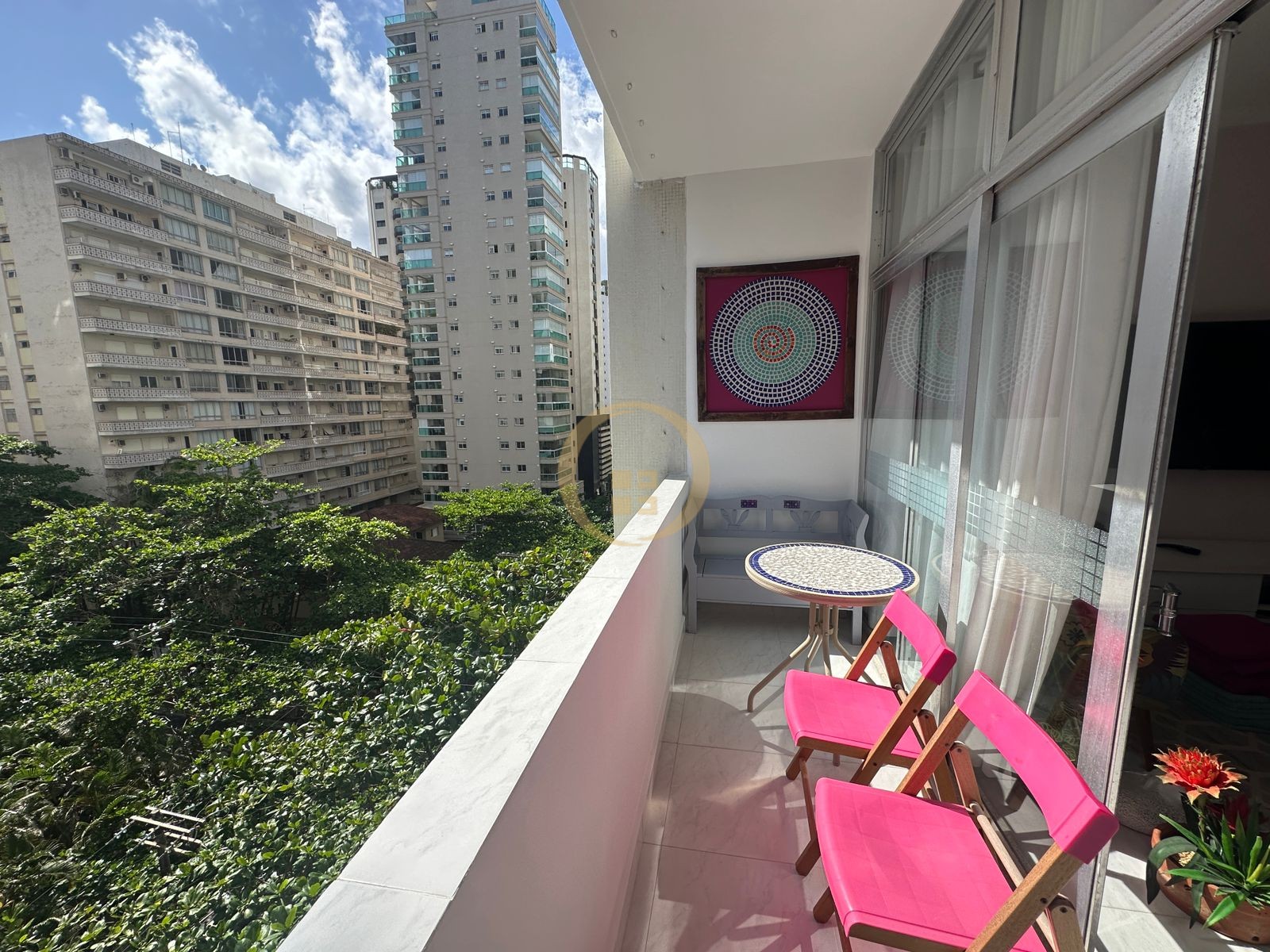 Apartamento na Praia das Pitangueiras, Guarujá - SP