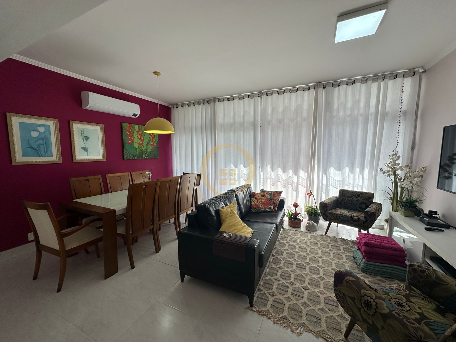 Apartamento na Praia das Pitangueiras, Guarujá - SP