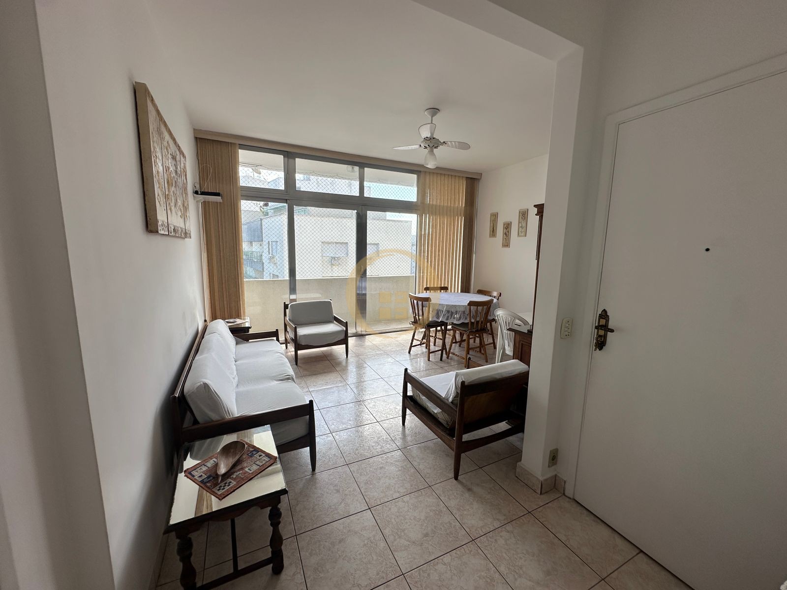 Apartamento na Praia das Pitangueiras, Guarujá - SP