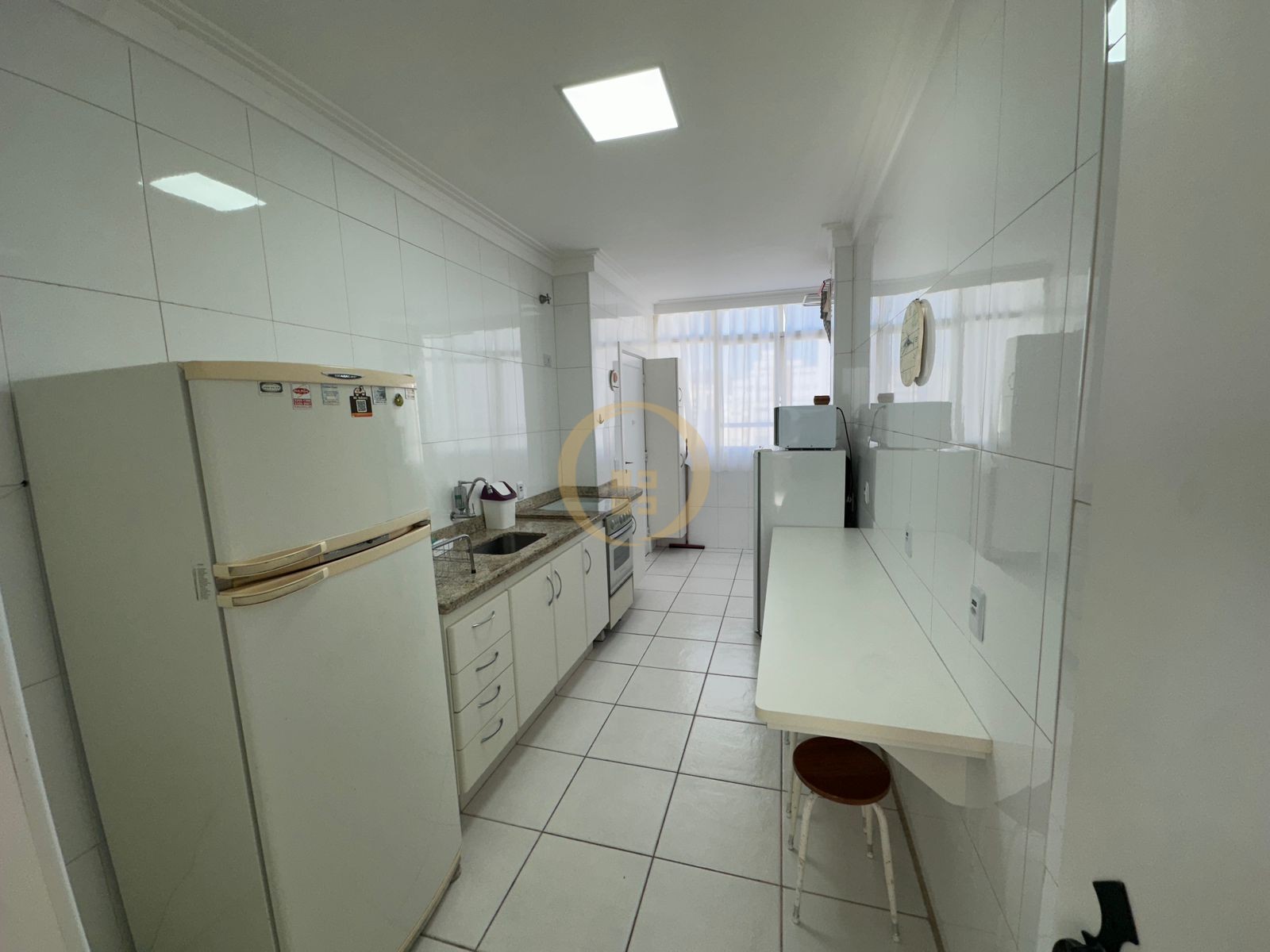 Apartamento na Praia das Pitangueiras, Guarujá - SP
