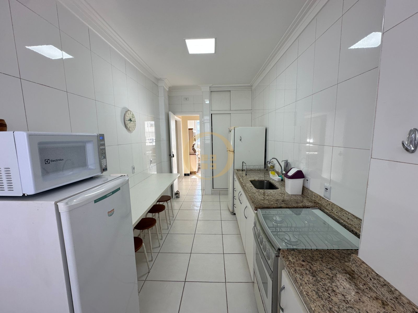 Apartamento na Praia das Pitangueiras, Guarujá - SP