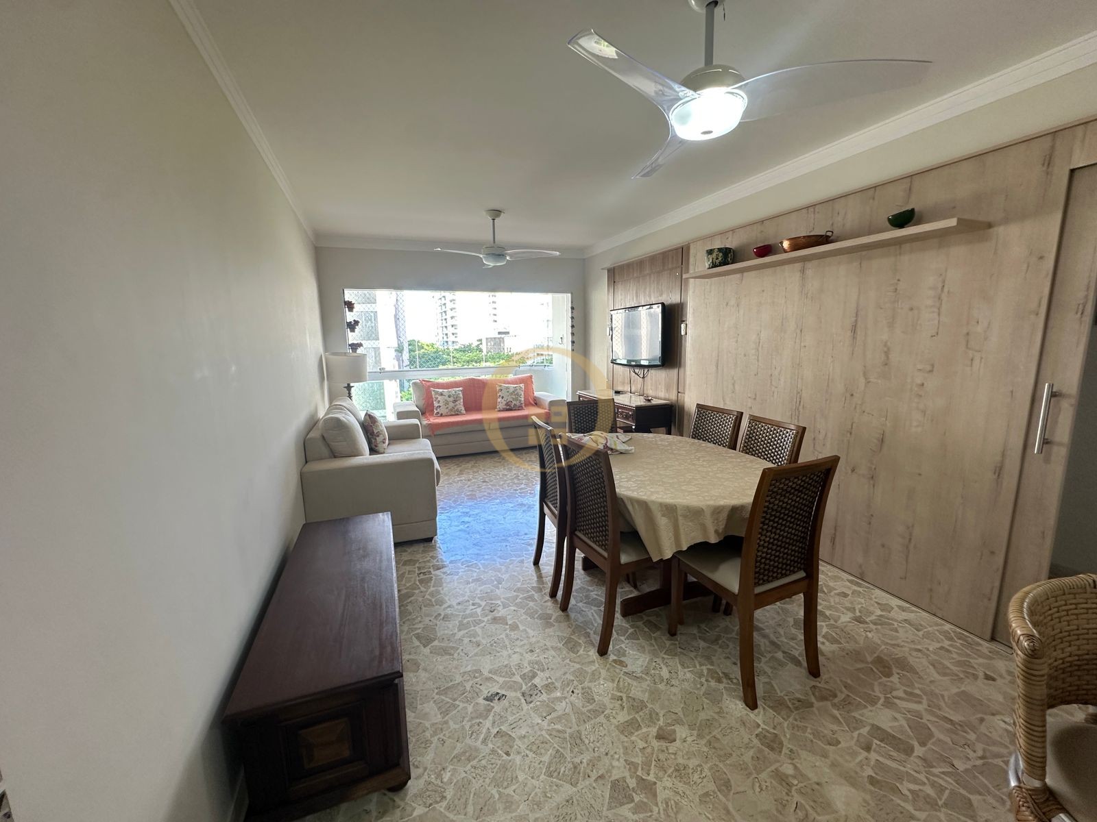 Apartamento na Praia das Pitangueiras, Guarujá - SP