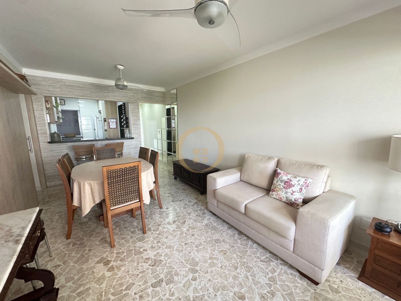 Apartamento na Praia das Pitangueiras, Guarujá - SP