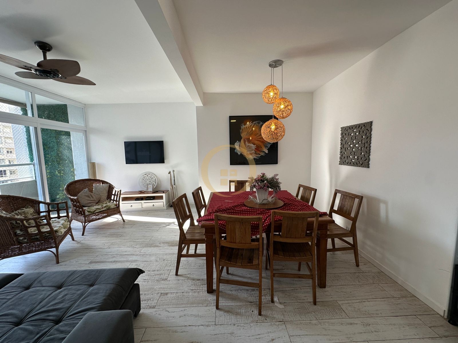 Apartamento na Praia das Pitangueiras, Guarujá - SP