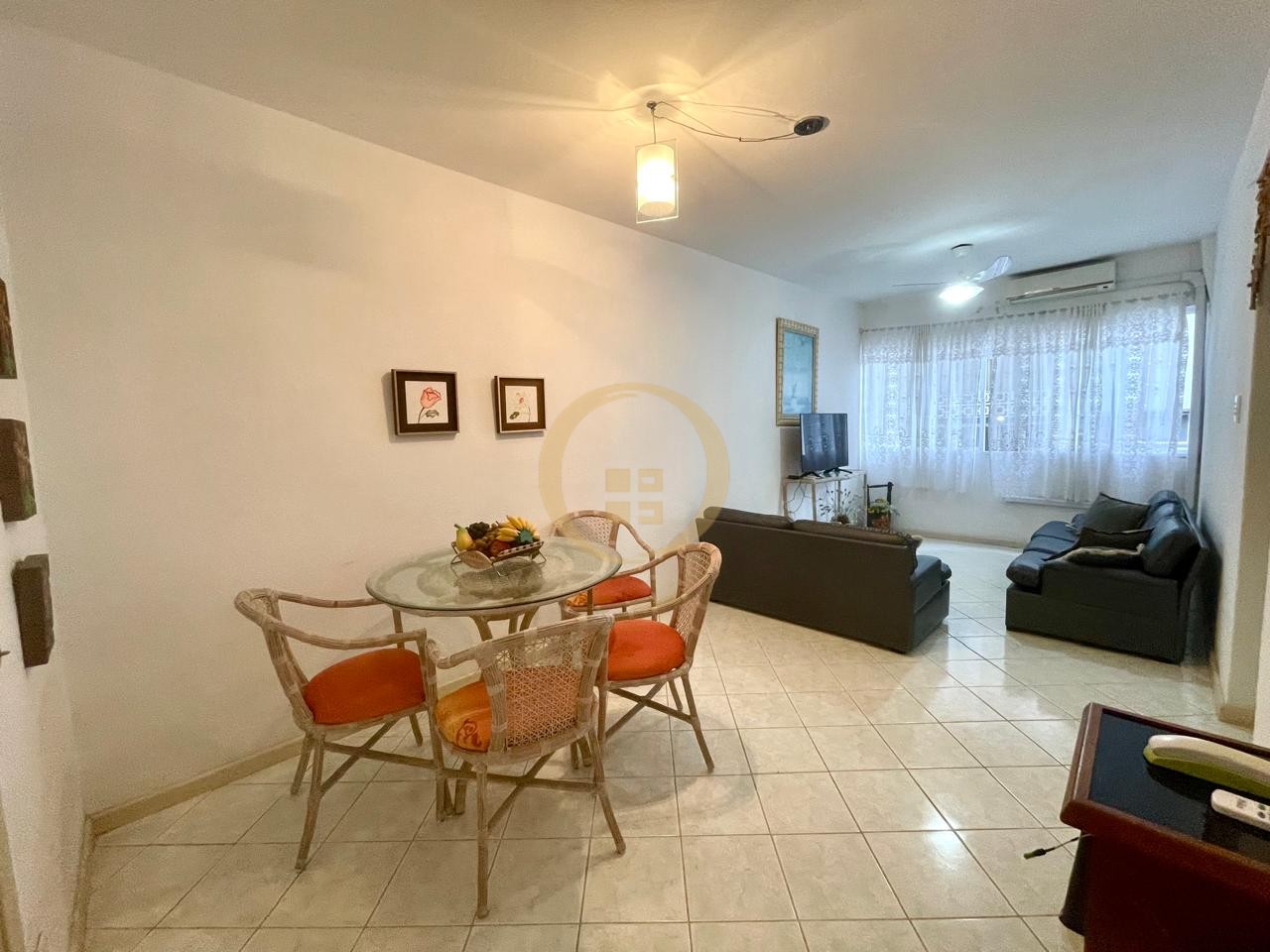 Apartamento na Praia das Pitangueiras, Guarujá - SP