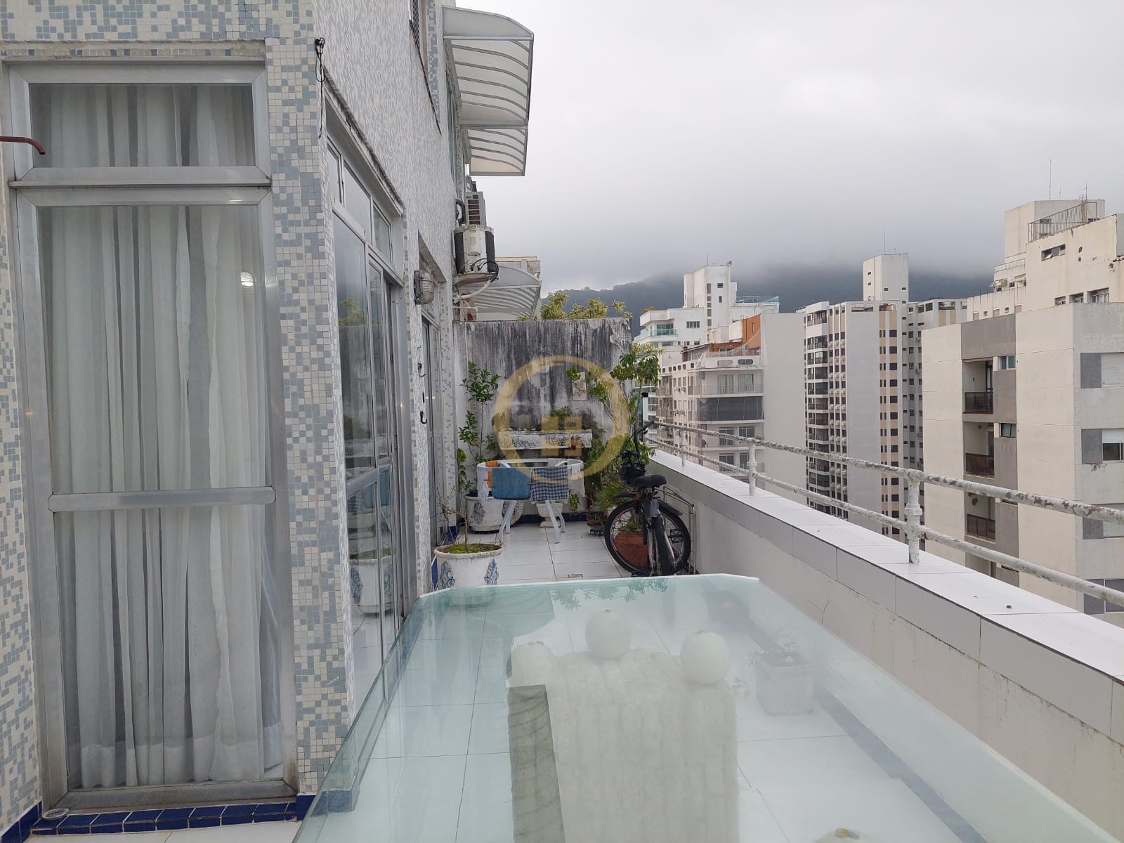 Cobertura Duplex localizada na praia da Pitangueiras!