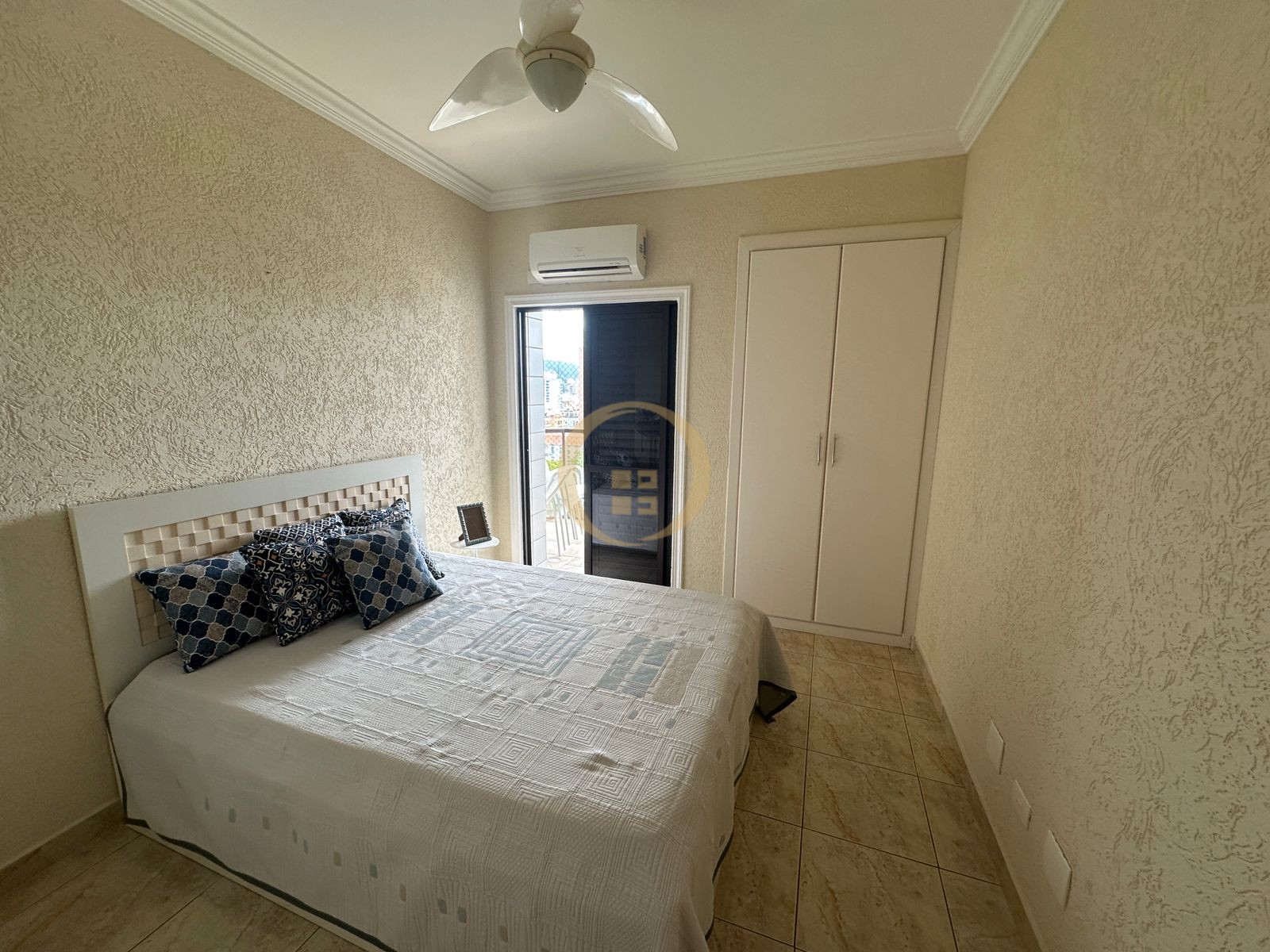 Apartamento na Praia da Enseada, Guarujá - SP