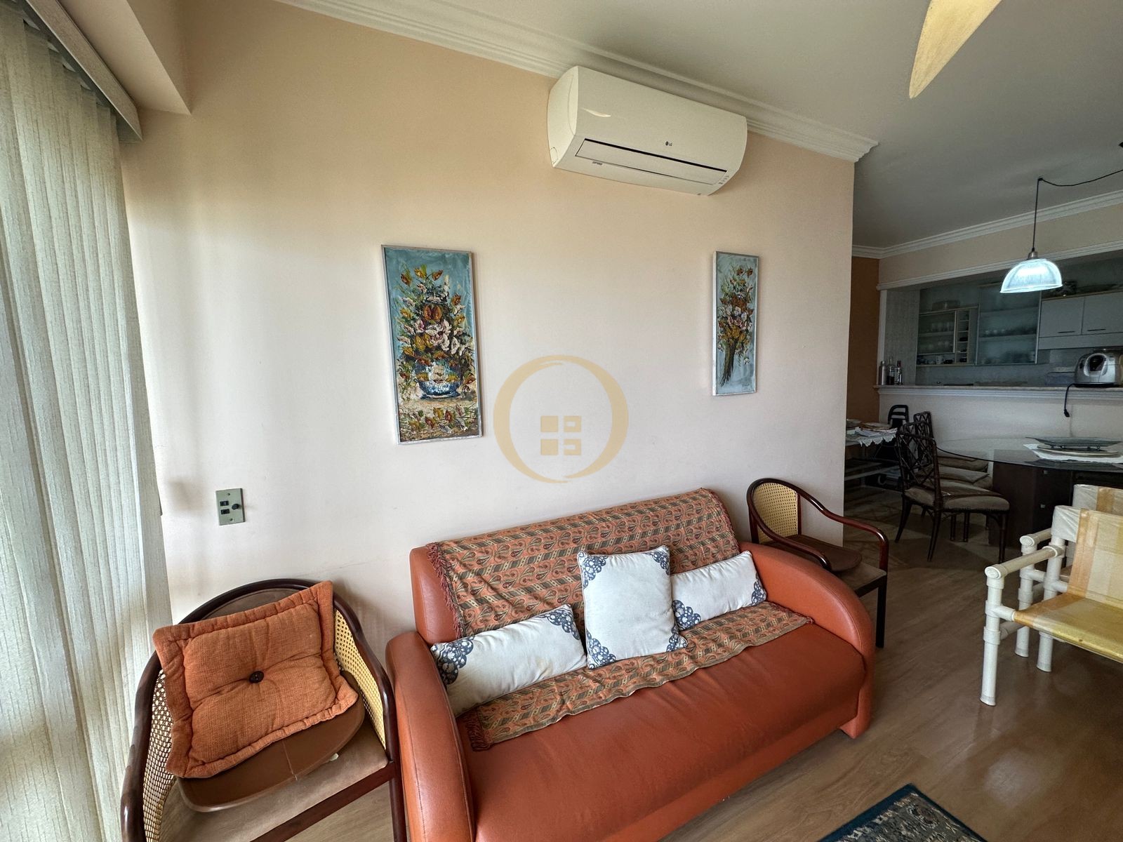 Apartamento na Praia da Enseada, Guarujá - SP