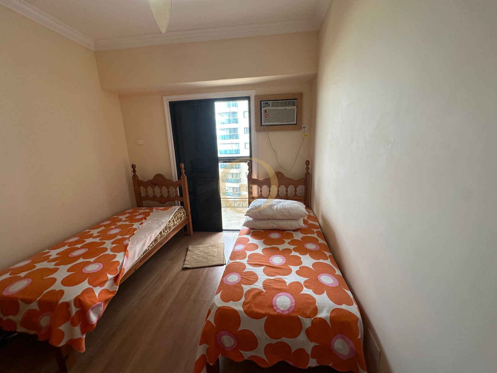 Apartamento na Praia da Enseada, Guarujá - SP