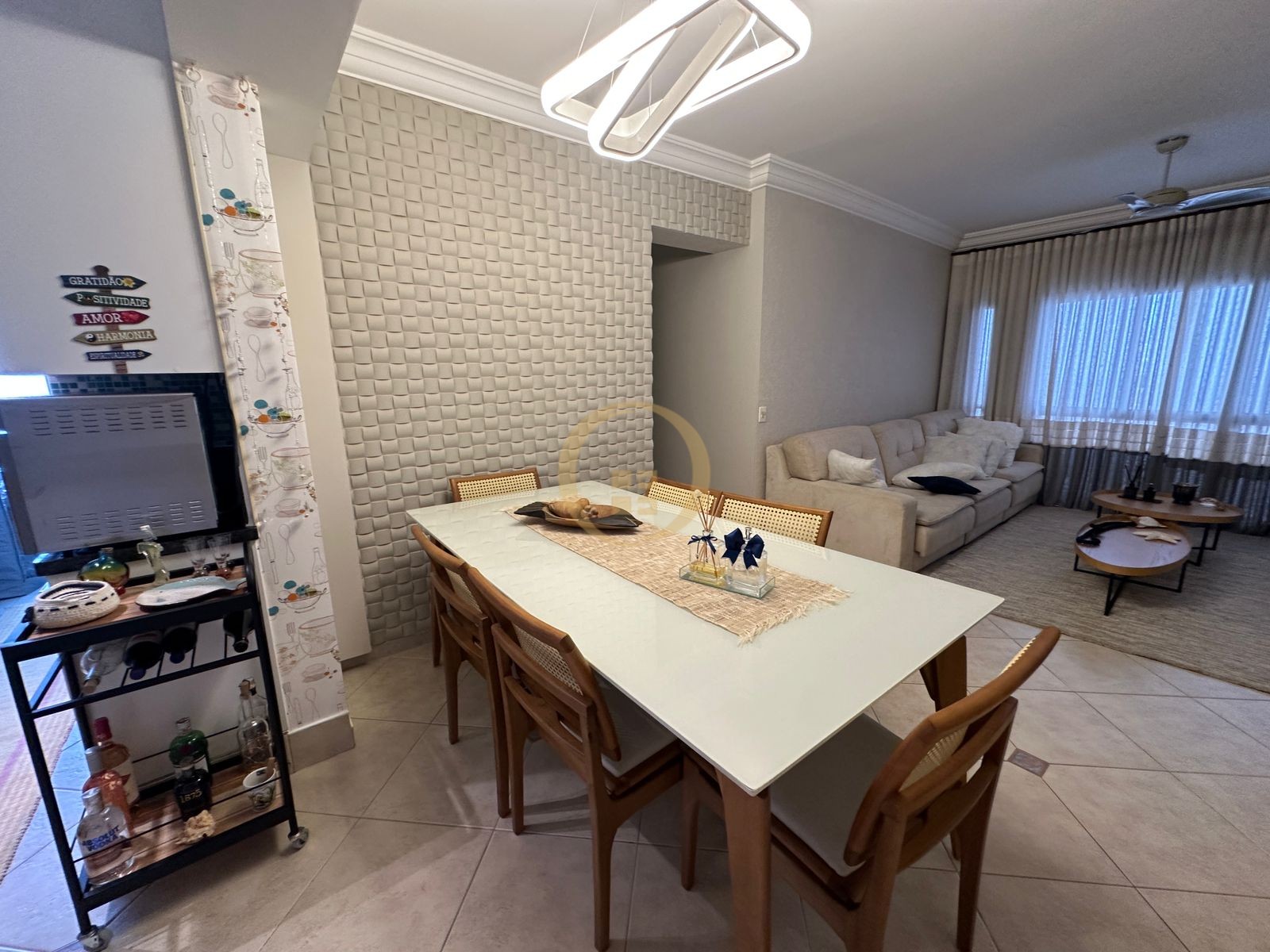 Apartamento na Praia da Enseada, Guarujá - SP