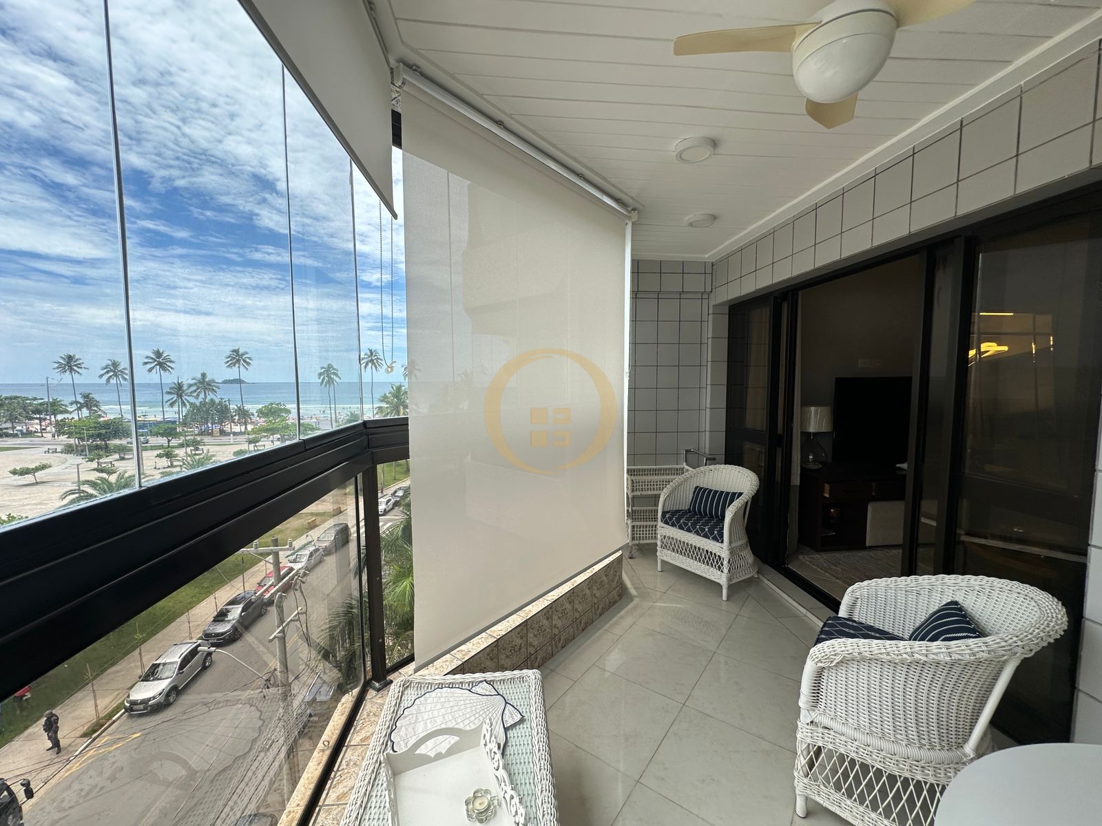 Apartamento na Praia da Enseada, Guarujá - SP