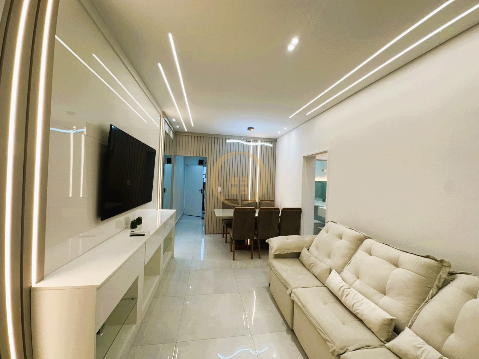 Apartamento na Praia das Pitangueiras, Guarujá - SP