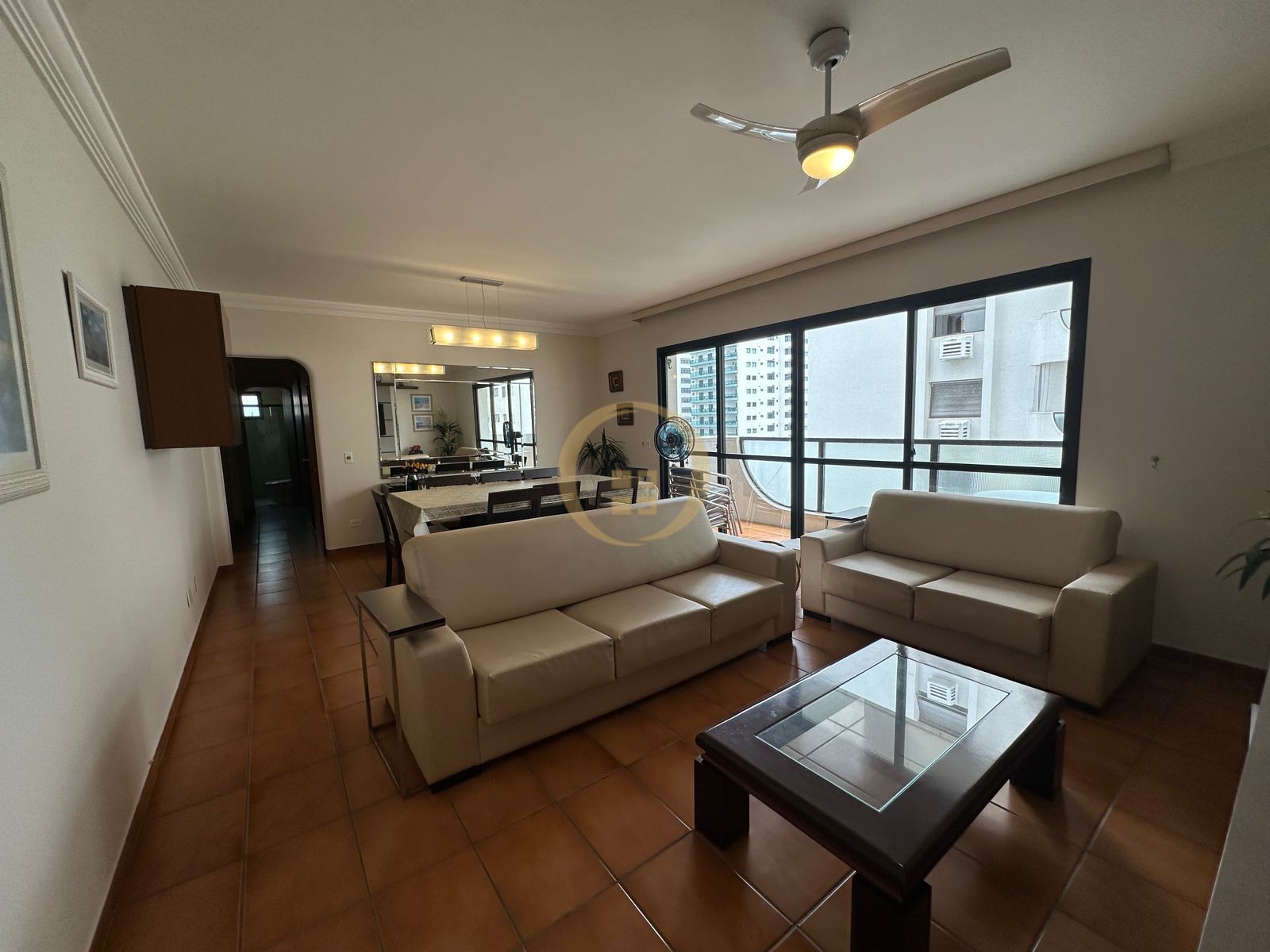 Apartamento na Praia das Pitangueiras, Guarujá - SP