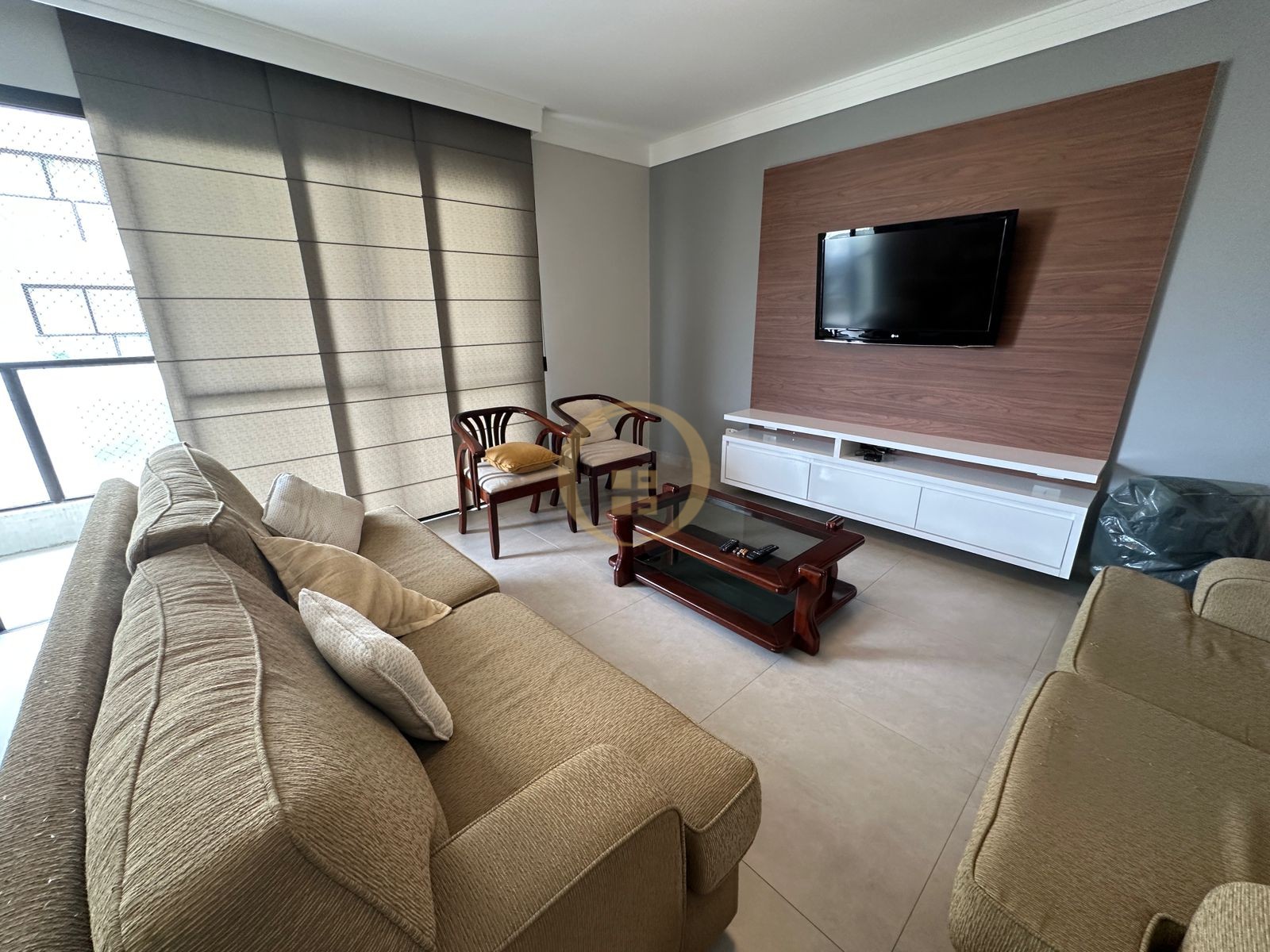 Apartamento na Praia das Pitangueiras, Guarujá - SP