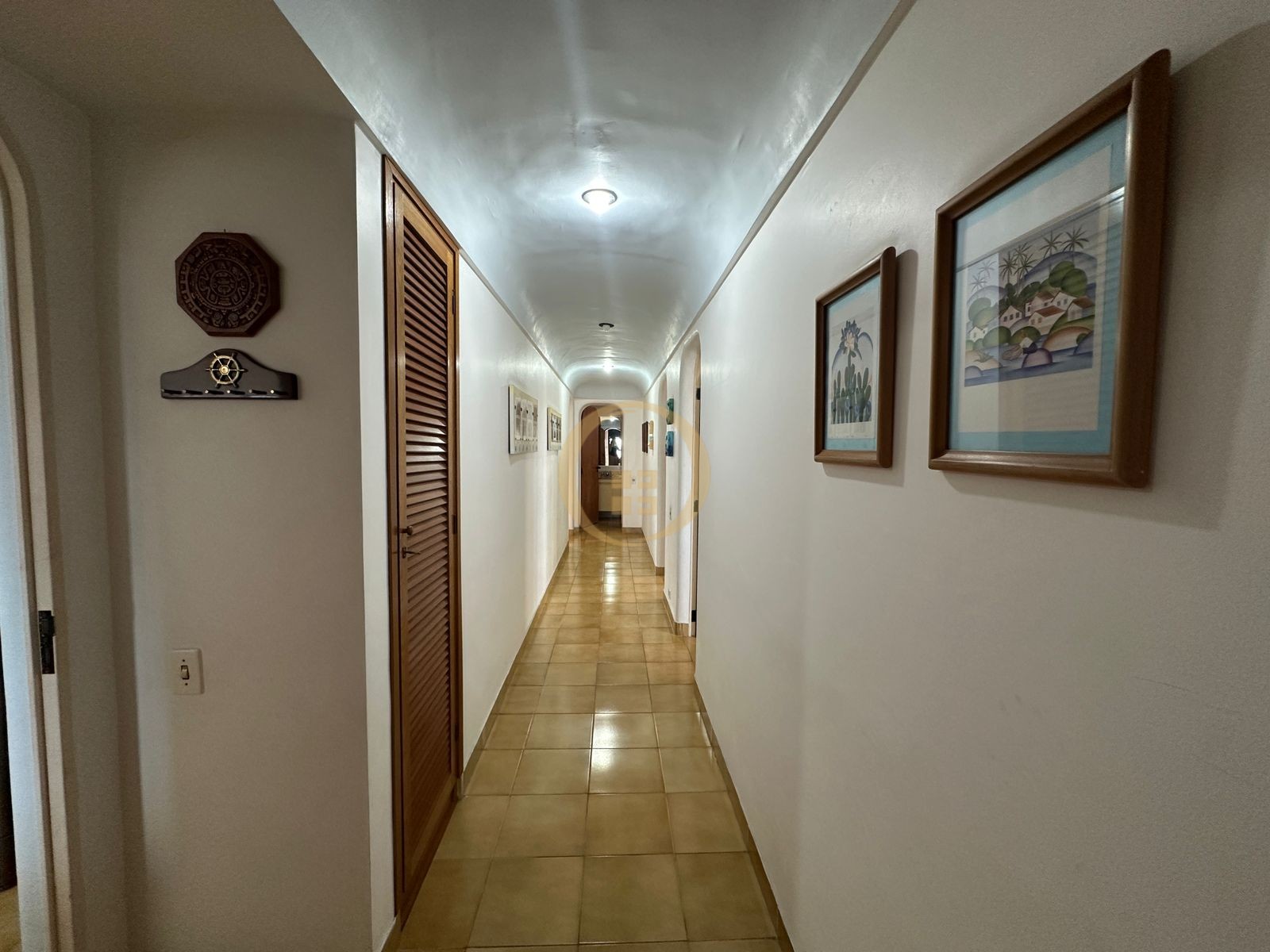 Apartamento na Praia das Pitangueiras, Guarujá - SP