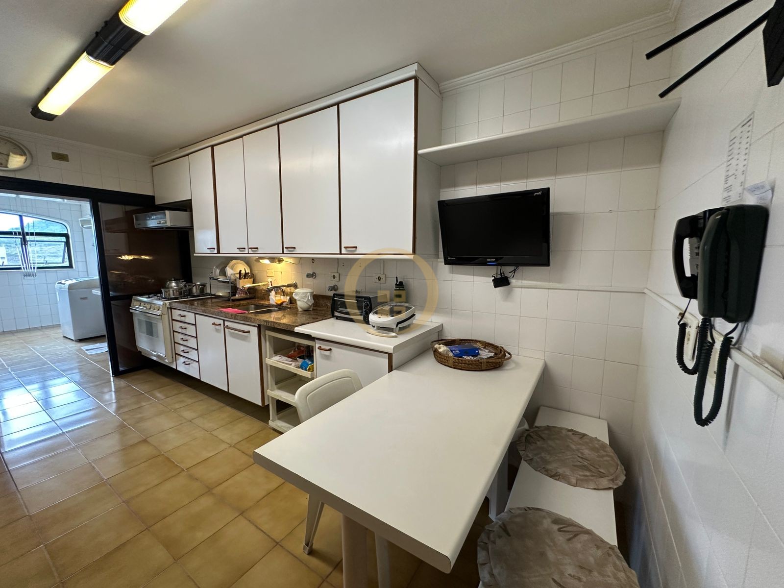 Apartamento na Praia das Pitangueiras, Guarujá - SP