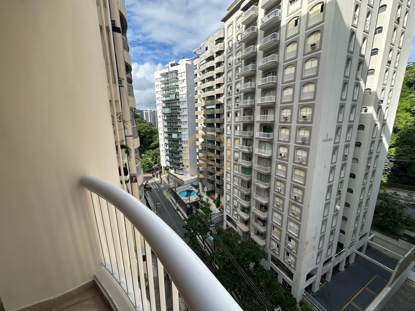 Apartamento na Praia das Pitangueiras, Guarujá - SP