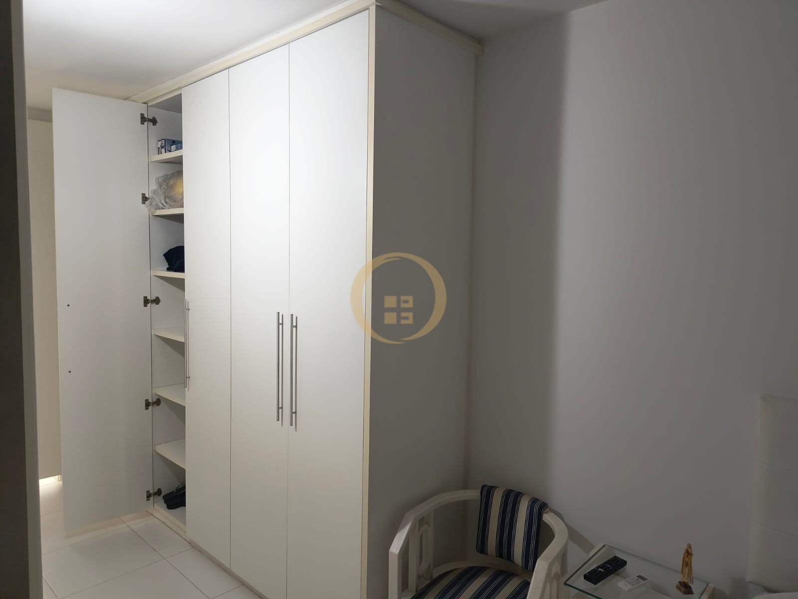 Apartamento na Praia das Pitangueiras, Guarujá - SP