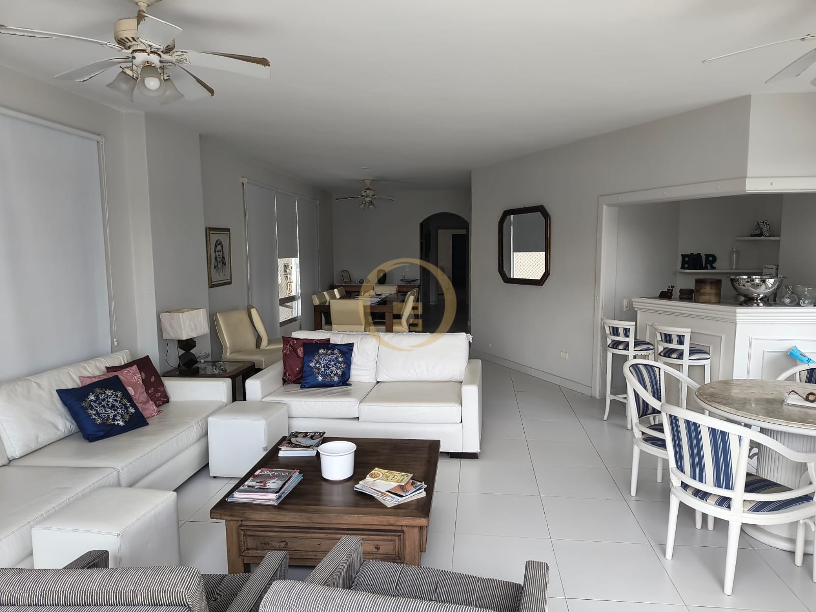 Apartamento na Praia das Pitangueiras, Guarujá - SP