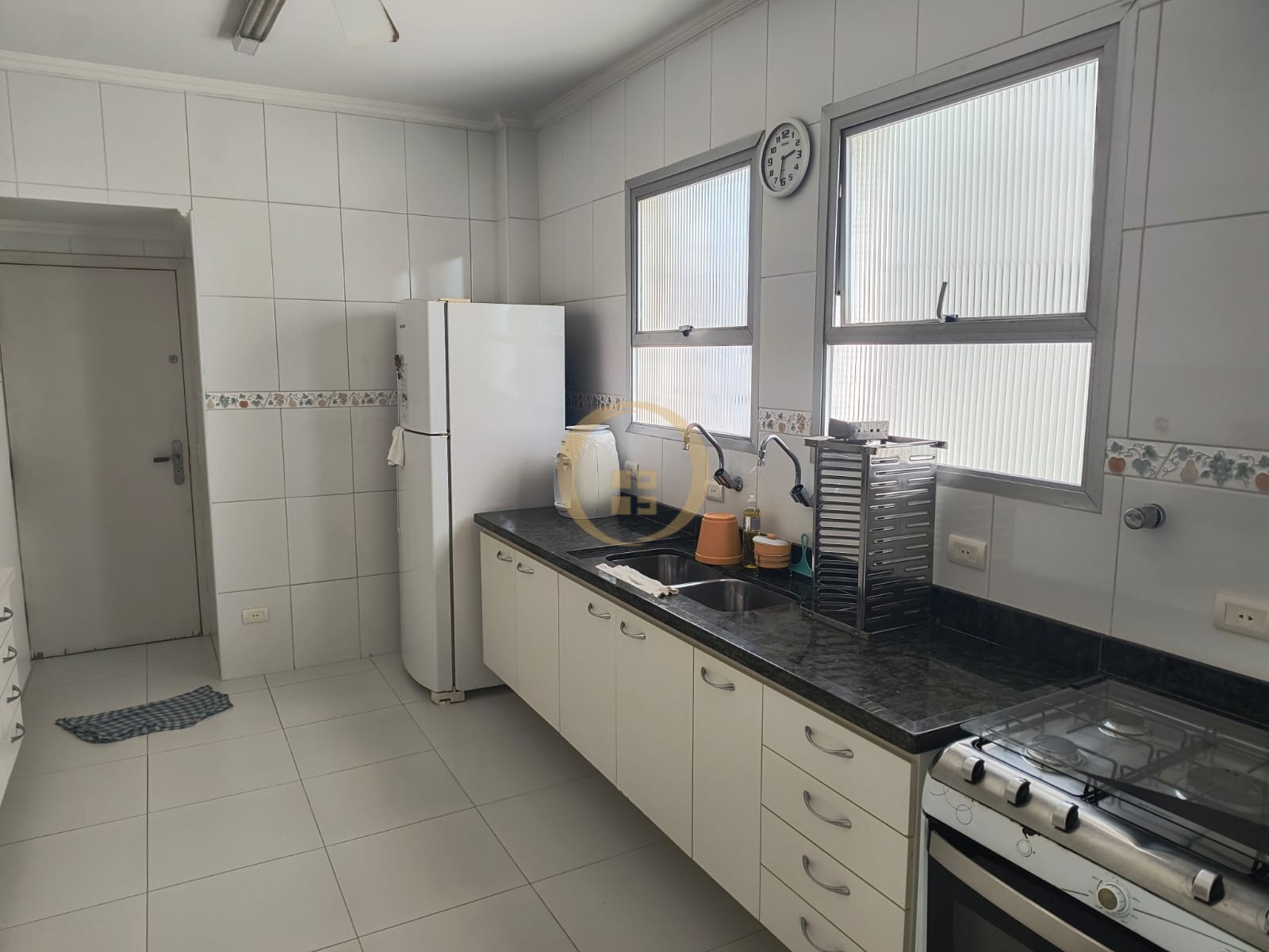 Apartamento na Praia das Pitangueiras, Guarujá - SP