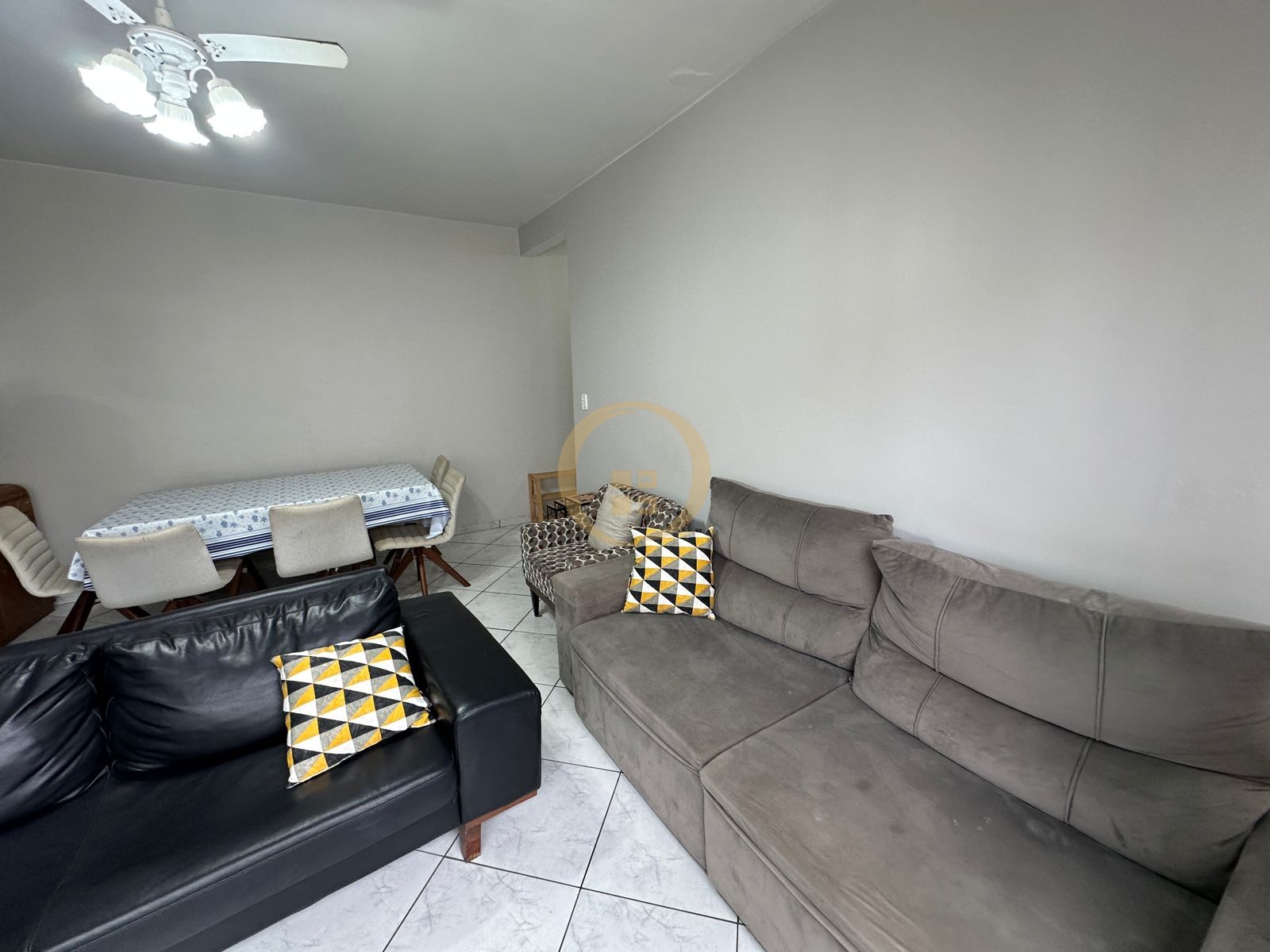 Apartamento na Praia das Pitangueiras, Guarujá - SP