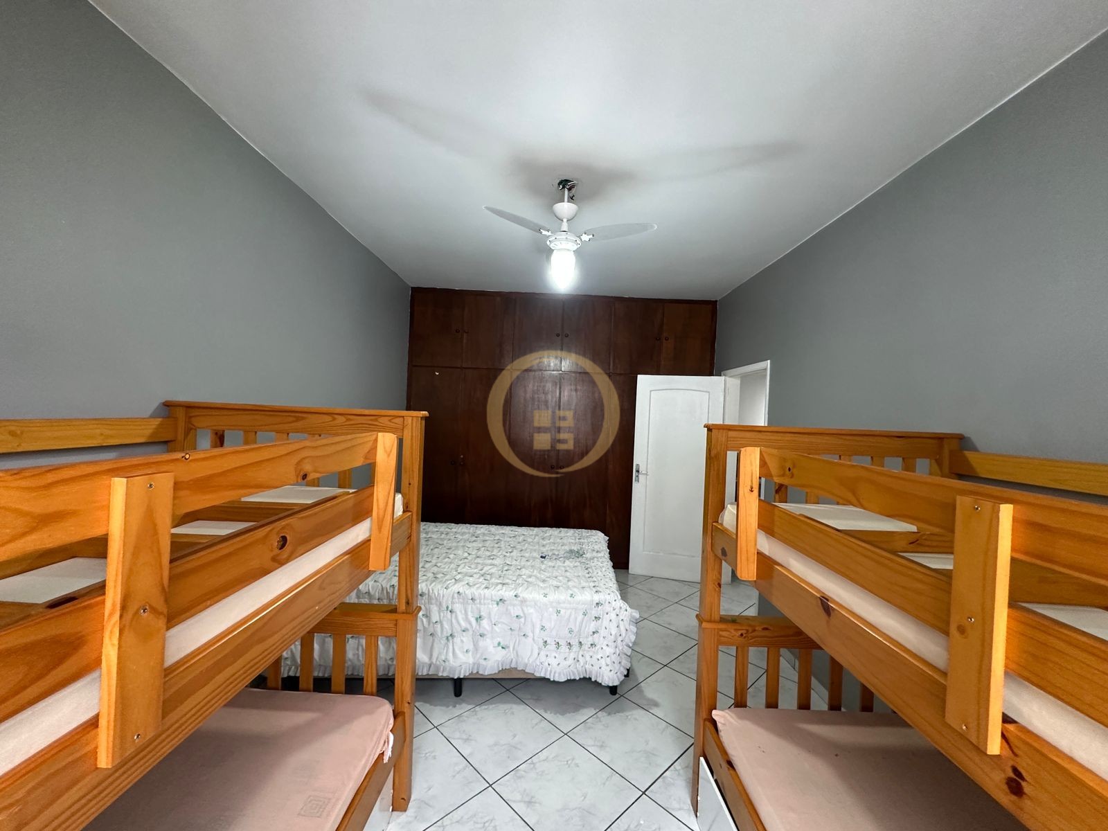 Apartamento na Praia das Pitangueiras, Guarujá - SP