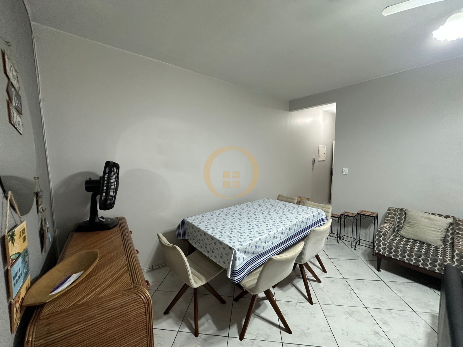 Apartamento na Praia das Pitangueiras, Guarujá - SP