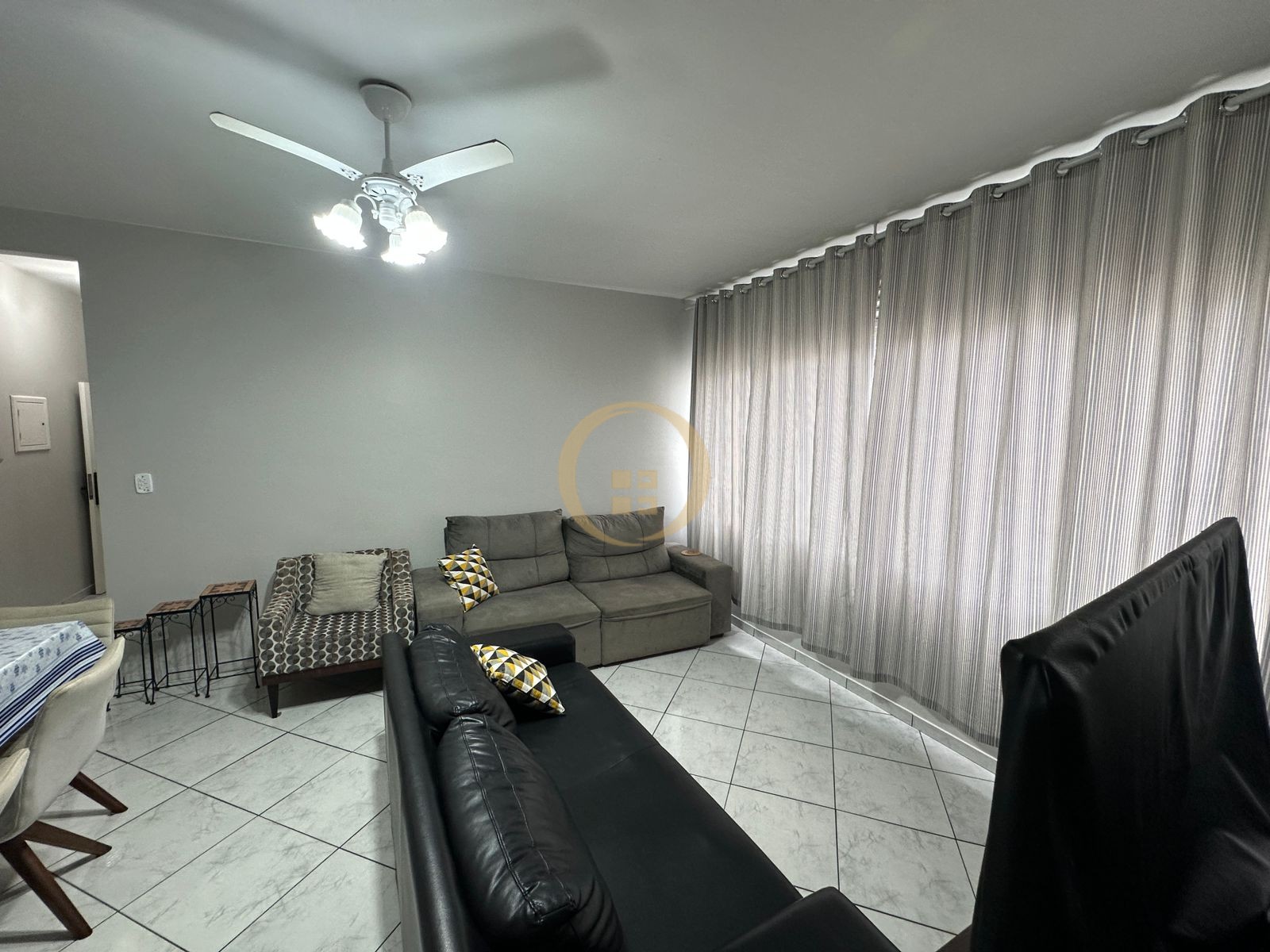 Apartamento na Praia das Pitangueiras, Guarujá - SP