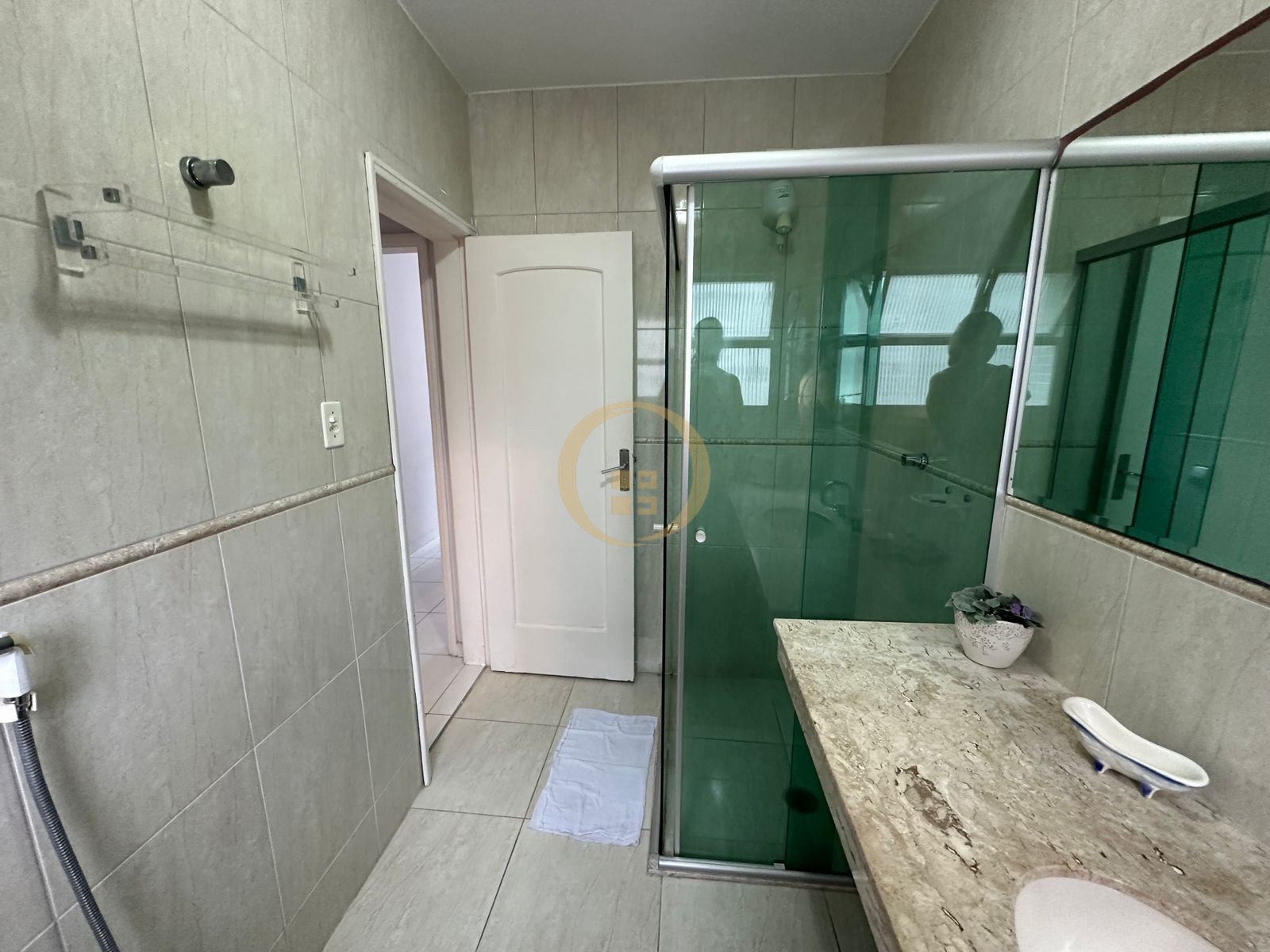 Apartamento na Praia das Pitangueiras, Guarujá - SP