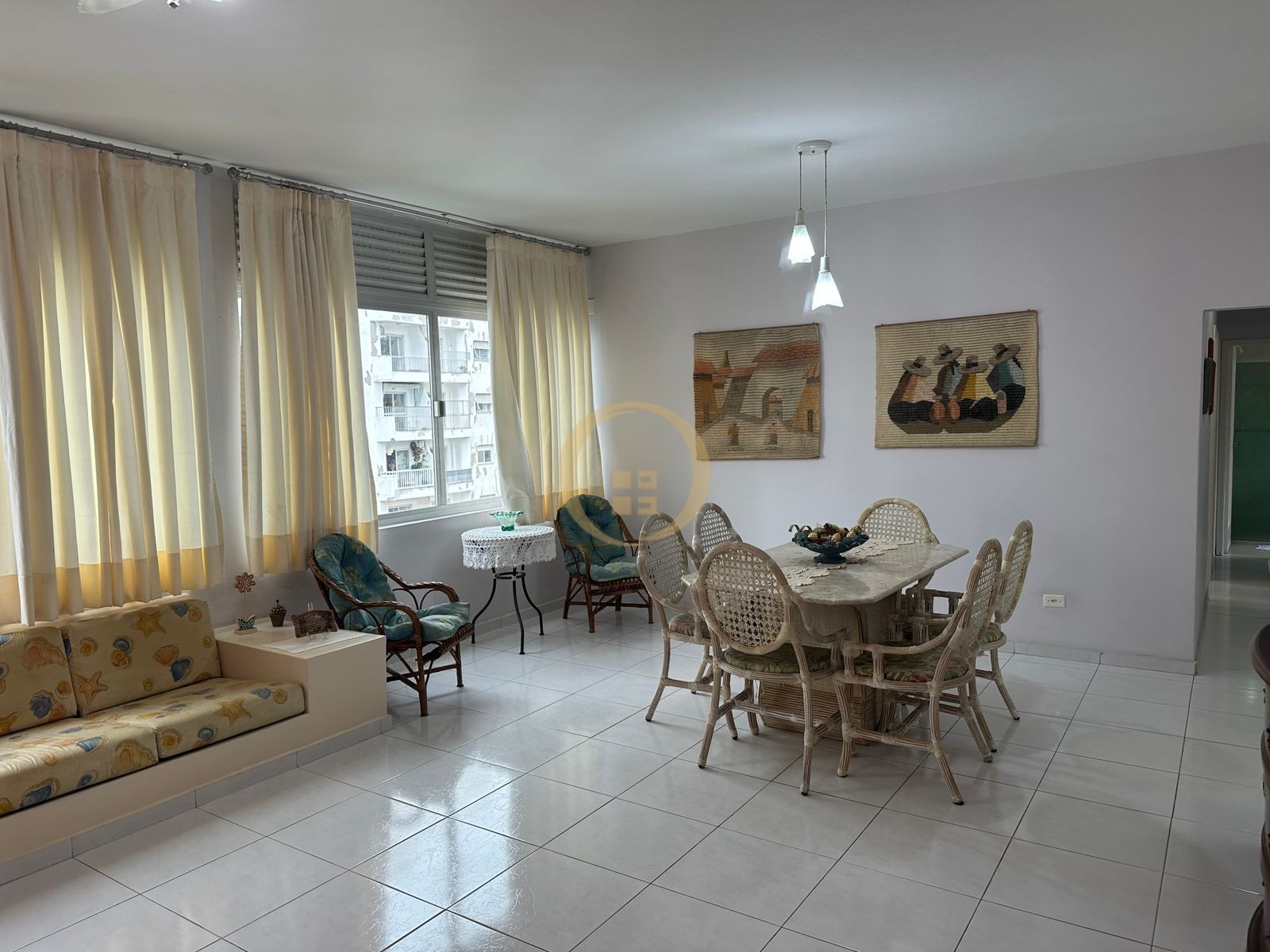 Apartamento na Praia das Pitangueiras, Guarujá - SP