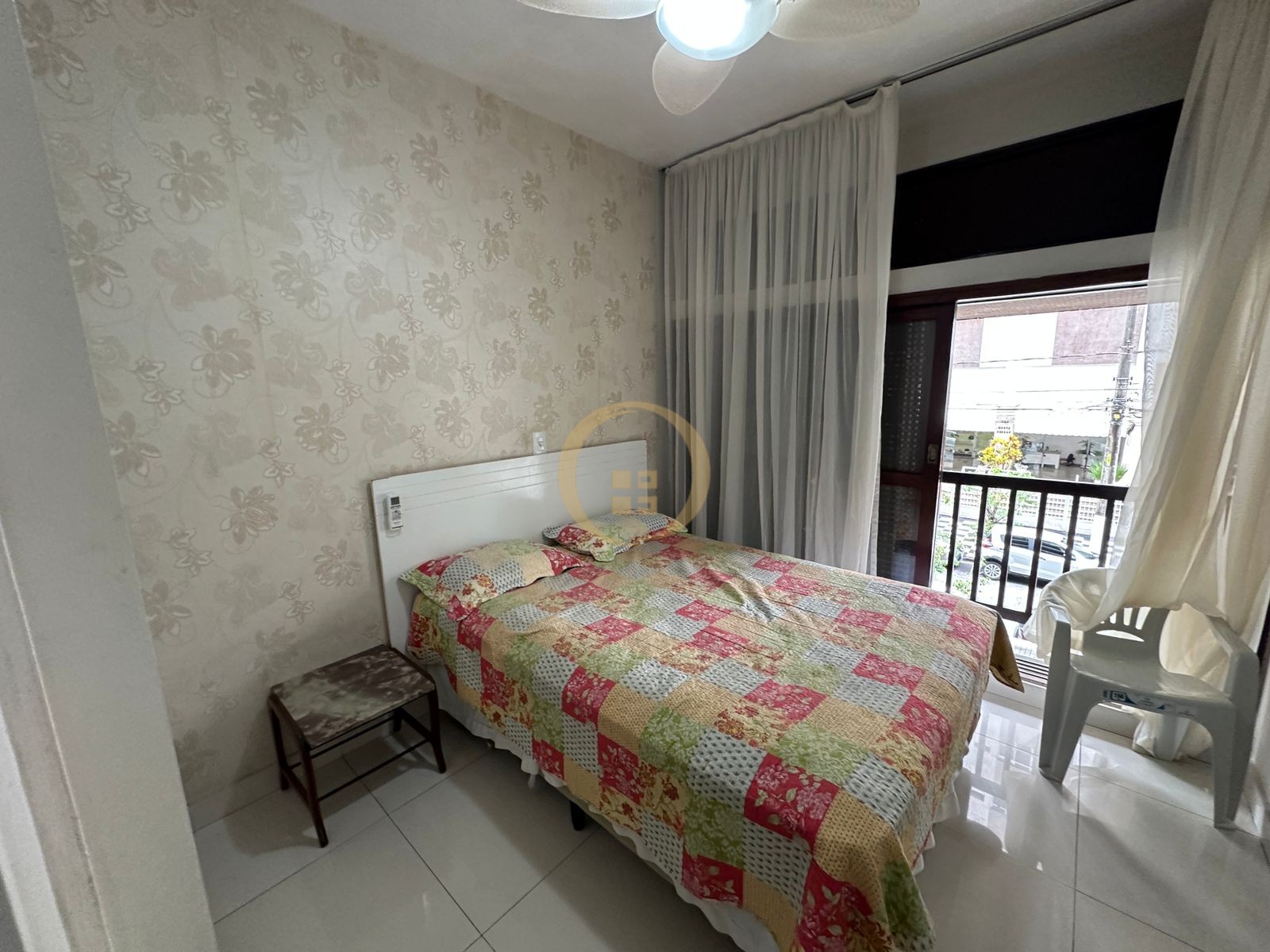 Apartamento na Praia das Pitangueiras, Guarujá - SP