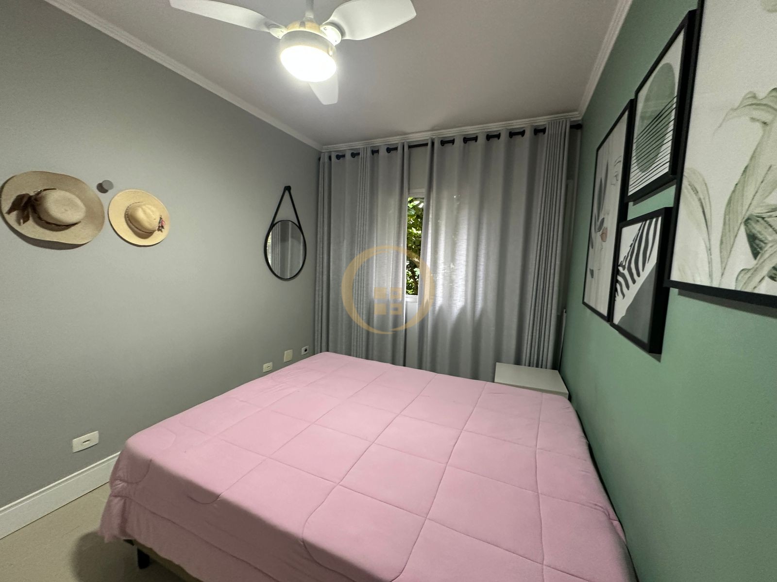 Apartamento na Praia da Enseada, Guarujá - SP