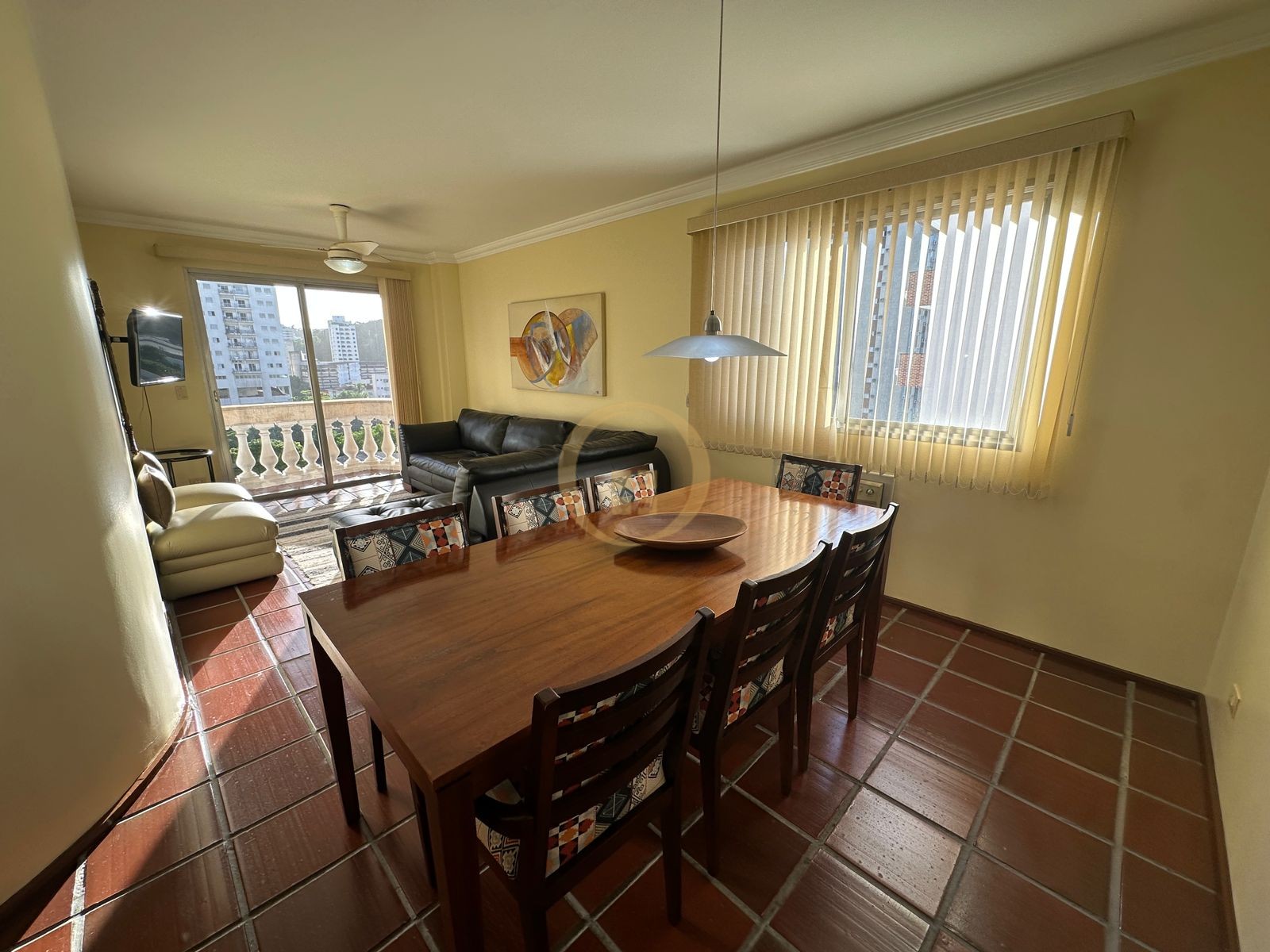 Apartamento na Praia das Pitangueiras, Guarujá - SP