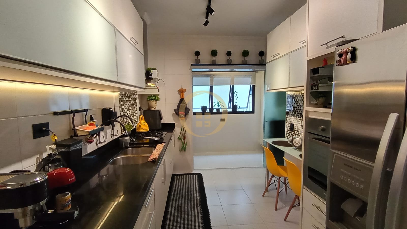Apartamento na Praia das Pitangueiras, Guarujá - SP