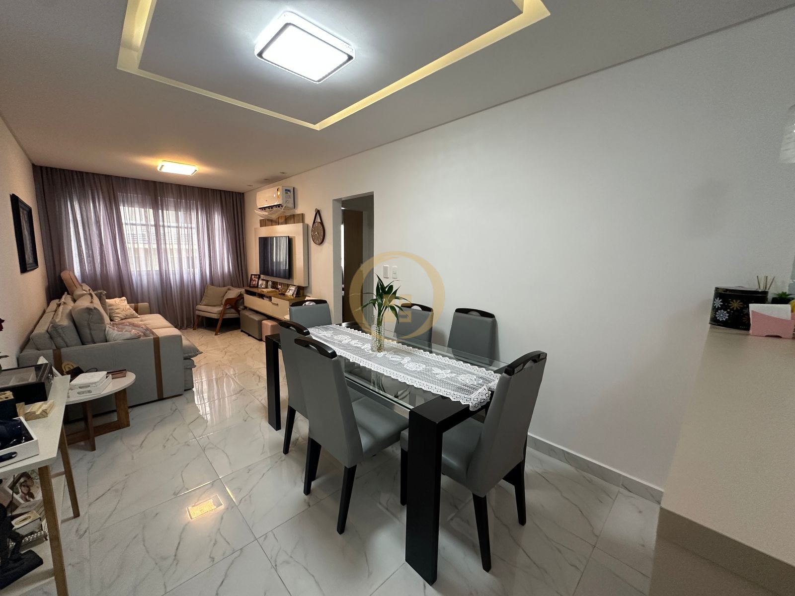 Apartamento na Praia das Pitangueiras, Guarujá - SP