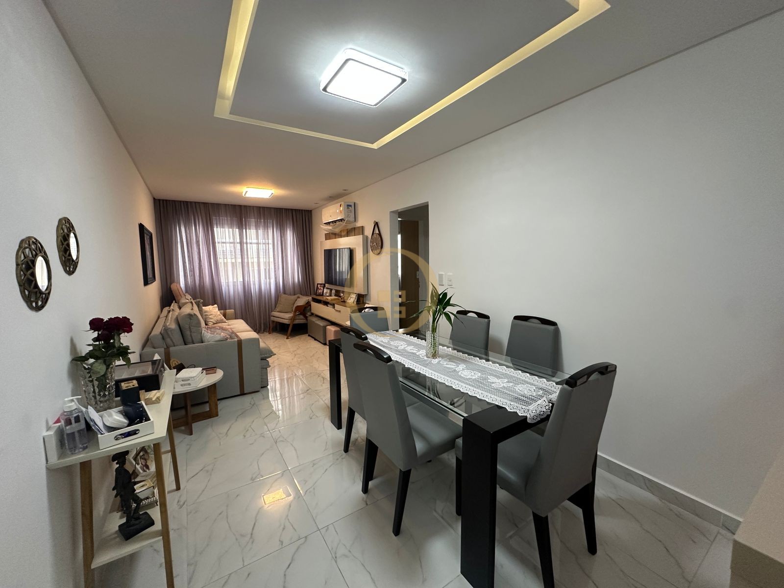 Apartamento na Praia das Pitangueiras, Guarujá - SP