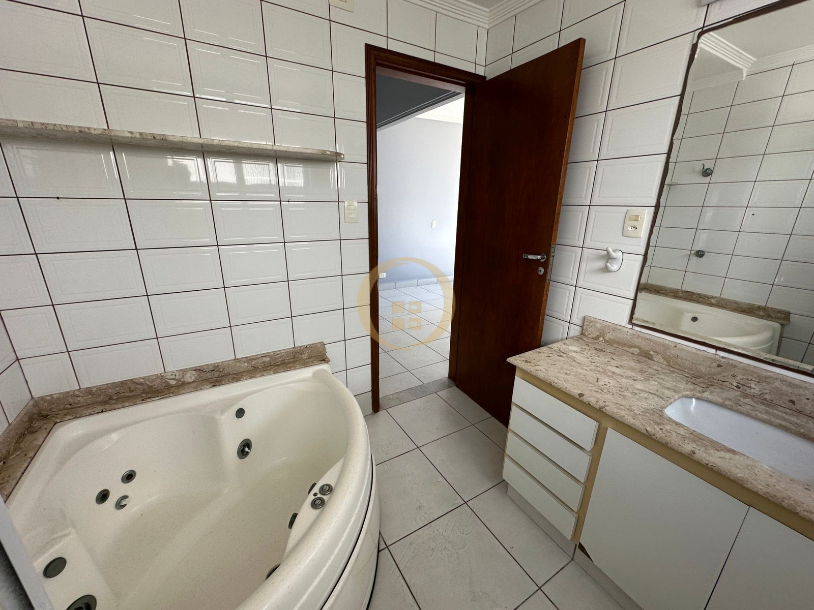 Apartamento na Praia da Pitanguerias - Guarujá