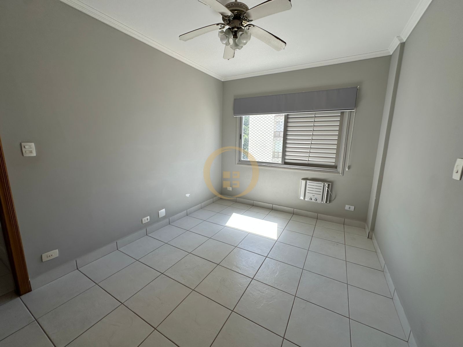 Apartamento na Praia da Pitanguerias - Guarujá