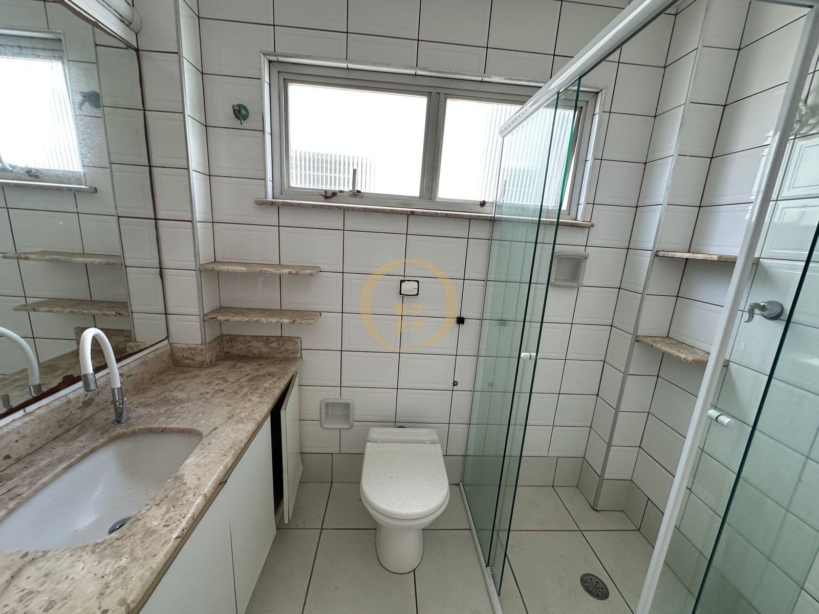Apartamento à 50 Metros da Praia da Pitangueiras, Guarujá-SP