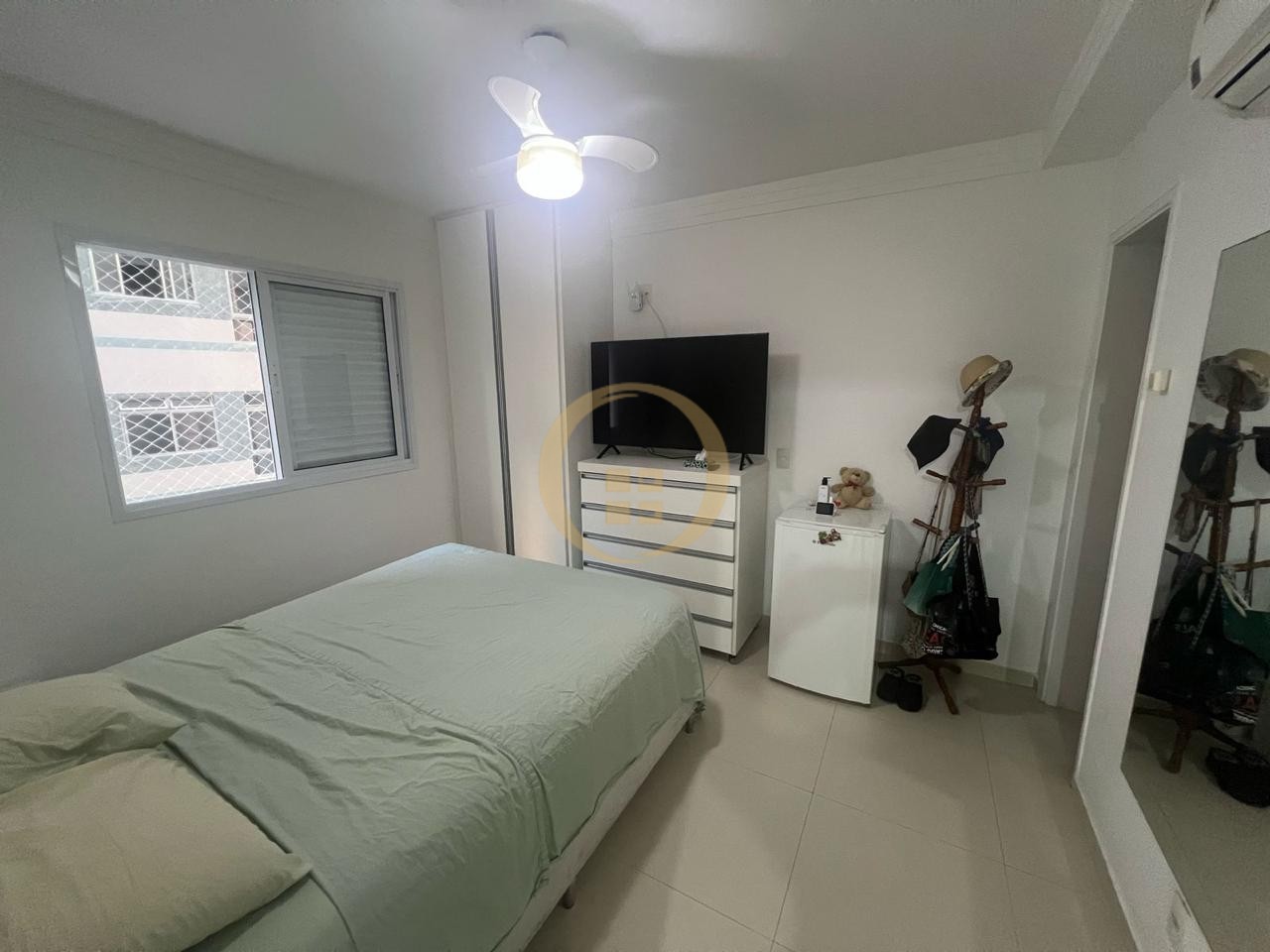 Apartamento na Praia da Pitangueiras, Guarujá - SP
