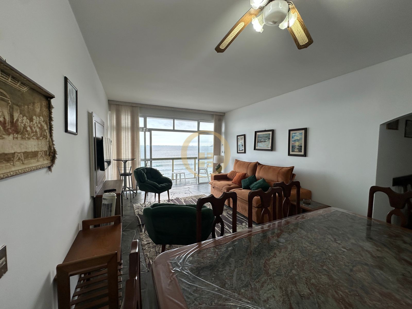 Apartamento Frente ao Mar nas Pitangueiras, Guarujá - SP